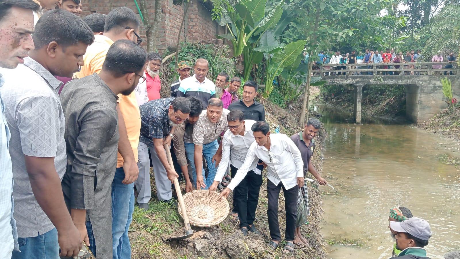 আদমদীঘিতে খাল পুন:খনন প্রকল্প উদ্বোধন করলেন এমপি মহিত তালুকদার